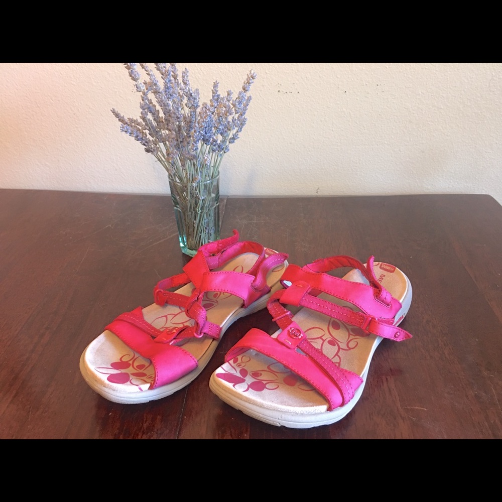 Women’s Merrell Strappy Sandals